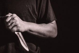 NYC Knife Wielding Racist Knocked Out After Threatening Three Black Males