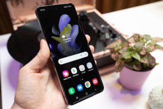 Samsung’s Galaxy Z Flip 4 is a fashion-forward foldable with minor improvements