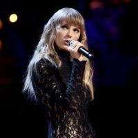 Taylor Swift Tells Judge That ‘Shake It Off’ Was ‘Written Entirely by Me’