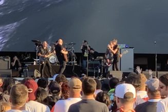 Watch Billy Corgan Cover ‘When the Levee Breaks’ With Porno for Pyros