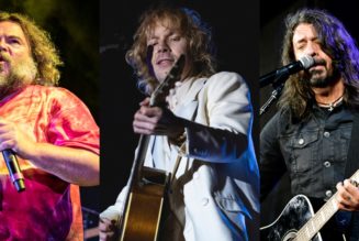 Watch Tenacious D, Beck, and Dave Grohl Cover “Summer Breeze” at Los Angeles Benefit Show