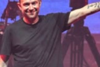 Beck Covers Neil Young’s ‘Old Man’ in Homage to Tom Brady and Patrick Mahomes