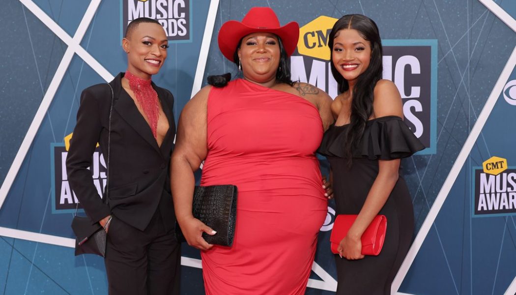 Chapel Hart Battle Vocal Issues But Still Sing With ‘American Pride’ on ‘AGT’ Finale