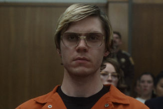 Evan Peters Dons Aviator Glasses in Trailer for Ryan Murphy’s Jeffrey Dahmer Series: Watch