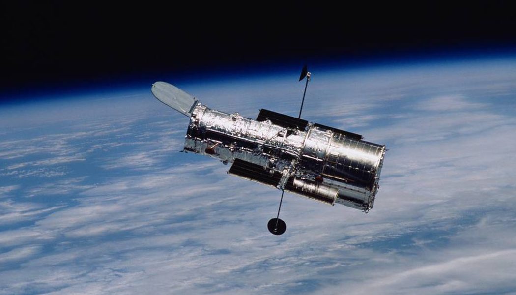 NASA is studying whether SpaceX can visit the Hubble Space Telescope