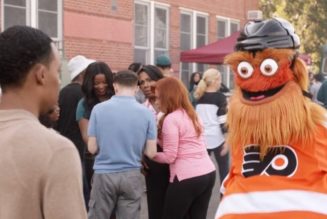 Philadelphia Flyers Mascot Gritty Stirred Up Trouble on Abbott Elementary Season 2 Premiere