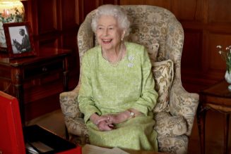 The Rolling Stones, Elton John, More Pay Tribute to Queen Elizabeth, Who Has Died at 96