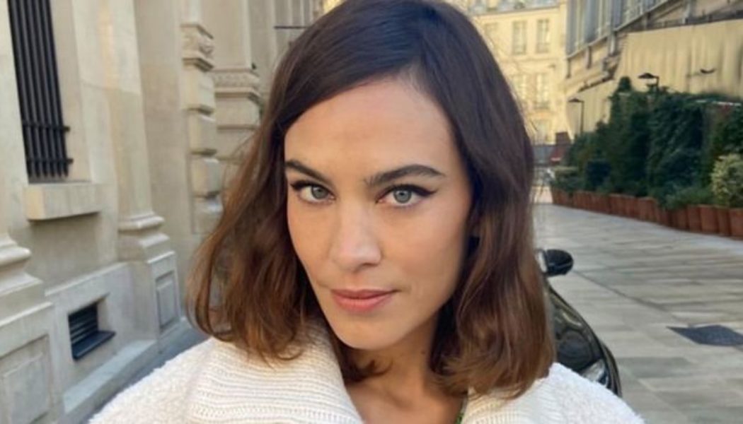 Alexa Chung’s Autumn-in-London Capsule Consists of 7 Easy Staples