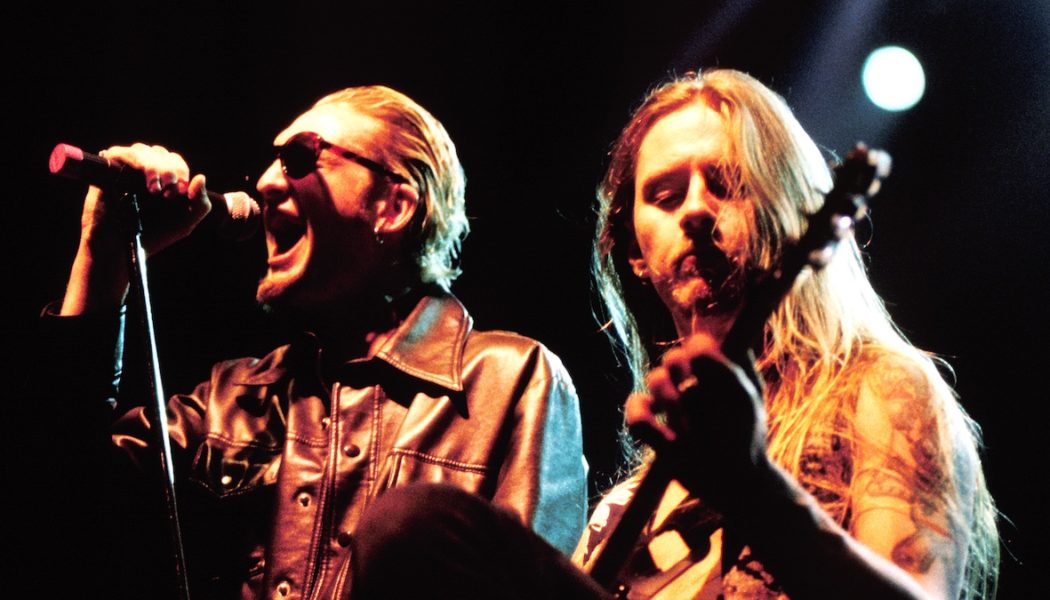Alice in Chains’ Dirt Re-Enters Top 10 of Billboard 200 Chart on Its 30th Anniversary