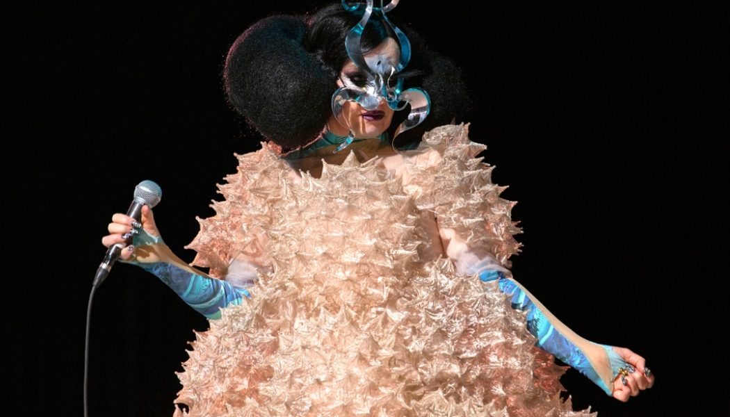 Bjork Bows at No. 2 on Top Dance/Electronic Albums Chart With ‘Fossora’