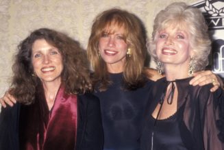 Carly Simon Loses Both Sisters to Cancer a Day Apart