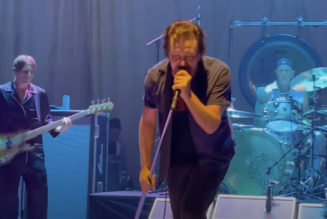 Eddie Vedder Covers The Cure’s “Just Like Heaven” at Tour Finale: Watch