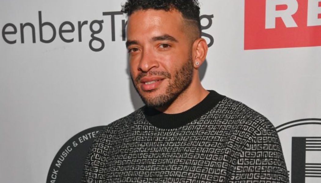 Jason Lee “Brokers” Peace Between Cardi B & JT, Twitter Tells Him To Stay Out of Women’s Business