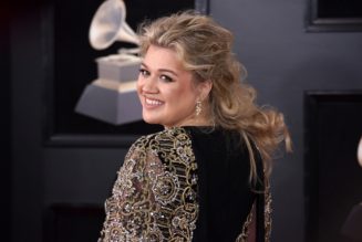 Kelly Clarkson Teams Up With ‘& Juliet‘ Star Lorna Courtney for ’Since U Been Gone’ Duet