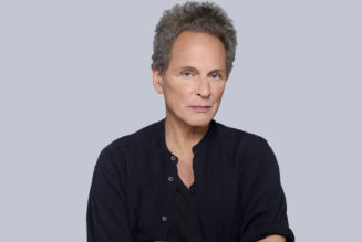 Lindsey Buckingham Cancels European Tour Due to “Ongoing Health Issues”
