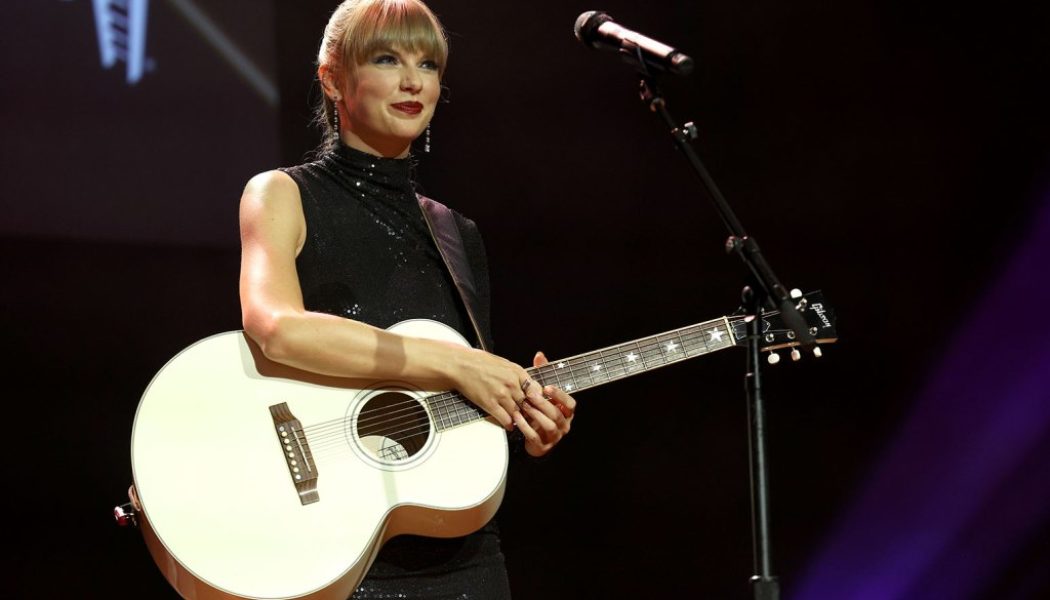 Taylor Swift Unveils 3 Curated Playlists: ‘Quill,’ ‘Fountain’ & ‘Glitter Gel’ Pen Songs