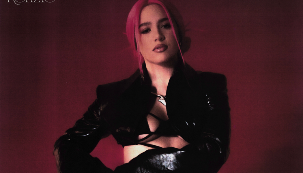 Watch Kenzie Ziegler Talk New Single ‘100 Degrees,’ React to Throwback Video With Sister Maddie & More