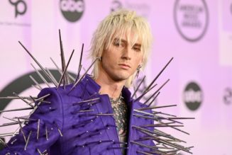 Machine Gun Kelly Talks His Love for ‘The Office’ at 2022 AMAs