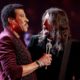 Rock Hall 2022: Watch Lionel Richie Perform “Easy” With Foo Fighters’ Dave Grohl