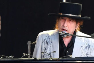 Simon & Schuster Apologizes for “Penned Replicas” of Bob Dylan’s Autograph in Copies of His New Book
