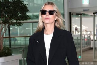 The Surprising Shoe Trend Celebrities Still Wear To The Airport