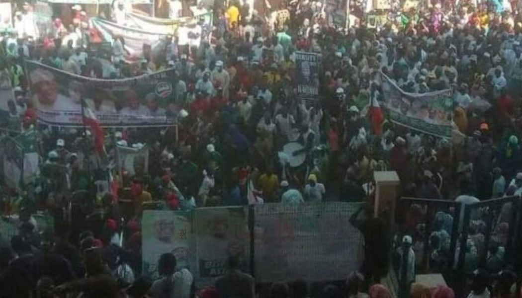 Three Persons Injured, Vehicles Smashed At Atiku’s Campaign