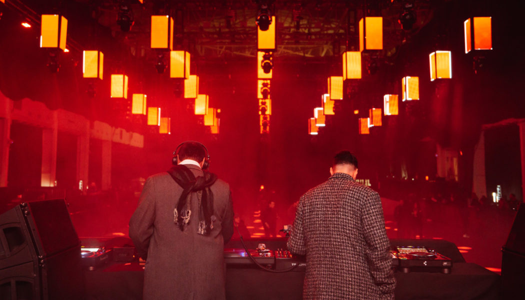 10 Photos That Capture the Jaw-Dropping Production of Time Warp