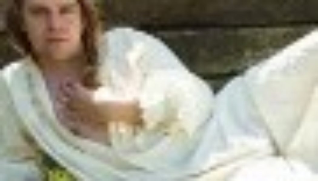 Ariel Pink & Winston Marshall Unveil Politically Charged Collaboration ’Rudolph’s Laptop’