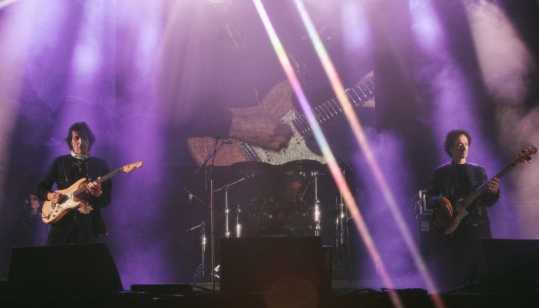 Bésame Mucho Festival’s Best Moments: Los Enanitos Verdes Sings for First Time Without Marciano, 2000s Nostalgia & More