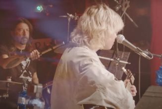 Dave Grohl Covers Janis Ian’s “At Seventeen” with Almost-17-Year-Old Daughter Violet: Watch