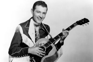 Here Are the Lyrics to Bobby Helms’ ‘Jingle Bell Rock’