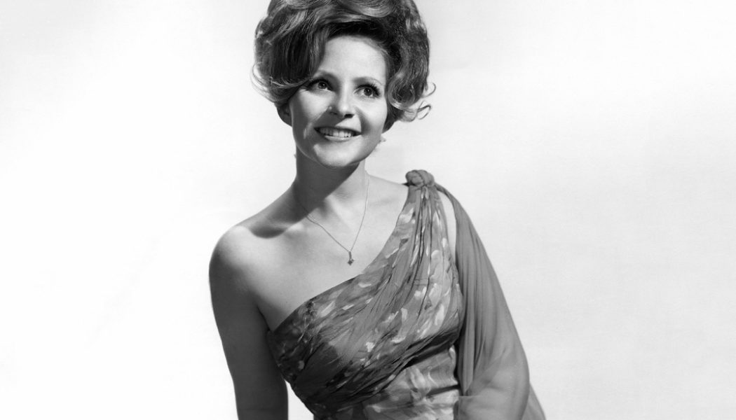 Here Are the Lyrics to Brenda Lee’s ‘Rockin’ Around the Christmas Tree’