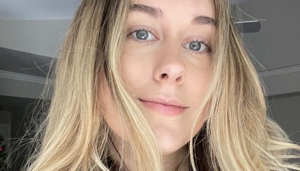 I Have Thin, Flat Hair, But This Old-School Product Gives Me ’90s Volume