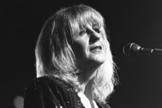 Lindsey Buckingham Remembers Christine McVie: “I Feel Very Lucky to Have Known Her”