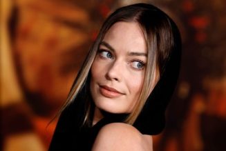 Margot Robbie and Her 65-Year-Old Mum Look Like Twins on the Red Carpet