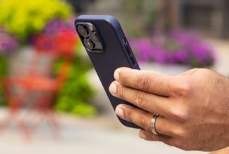 Only a quarter of US iPhones are sold through Apple