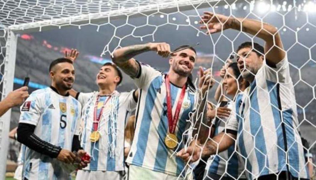 PHOTOS: Argentines Cut Goal Net After World Cup Victory