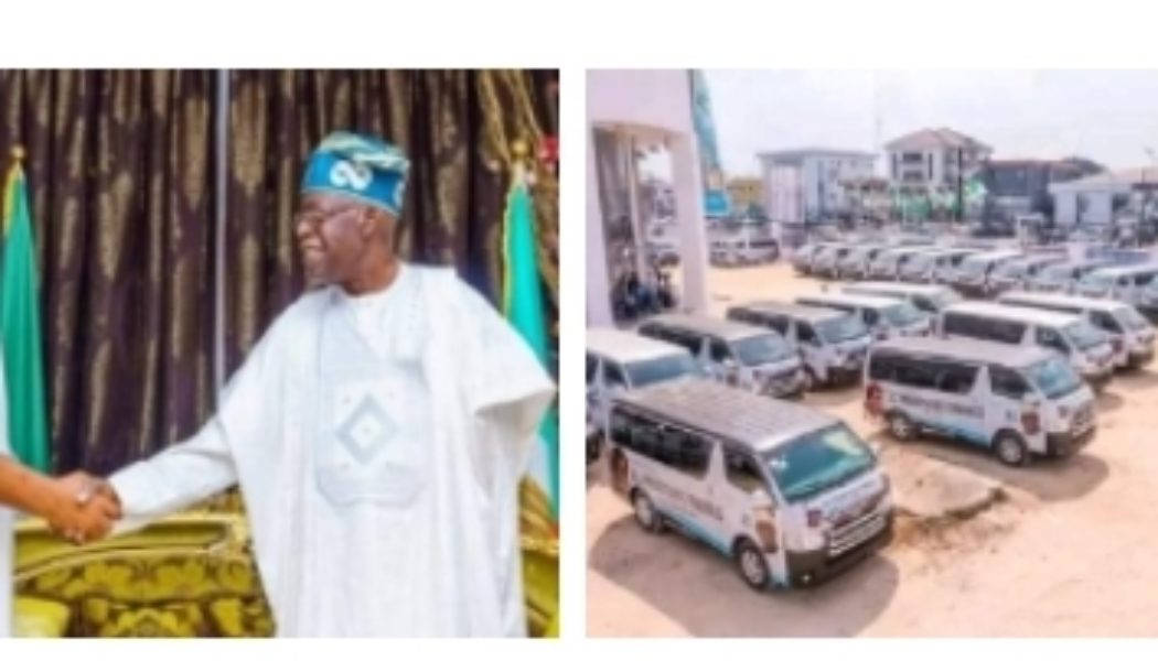 PHOTOS: Hope Uzodinma Donates 27 Campaign Buses To Bola Tinubu, Says Imo Don’t Want Peter Obi