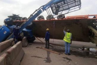 PHOTOS: Trailer Crashes On Otedola Bridge, Causes Gridlock