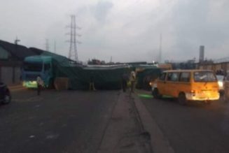 PHOTOS: Truck Falls, Causes Traffic In Lagos