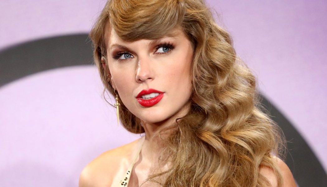Taylor Swift To Make Her Feature Directorial Debut