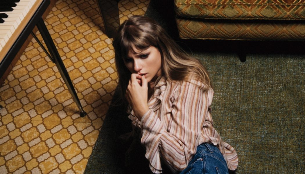 1 of Every 25 Vinyl Albums Sold in U.S. in 2022 Was by Taylor Swift