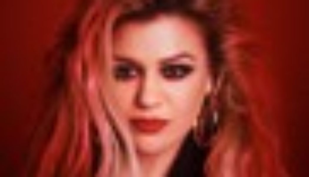 Kelly Clarkson Is Hopelessly ‘Lost in the Fifties’ in Stunning Ronnie Milsap Cover: Watch