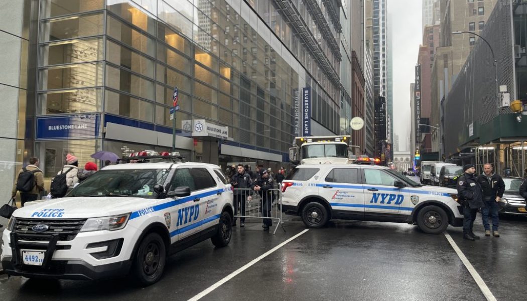 NYPD Officer Blasted By Mayor For Punching Black Staten Island Girl