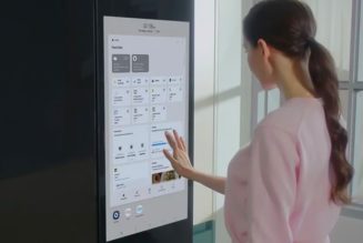 Samsung’s Family Hub Plus Smart Fridge Features a 32-Inch Touch Display