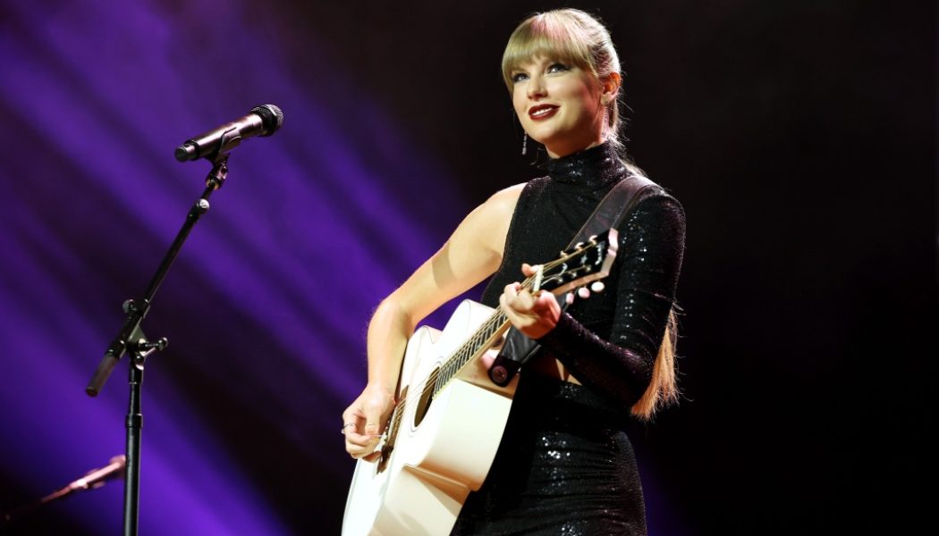 Taylor Swift’s ‘Midnights’ on Track For Fifth Week at No. 1 In U.K.