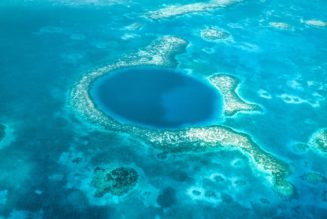 What is the best way to see the Blue Hole of Belize?