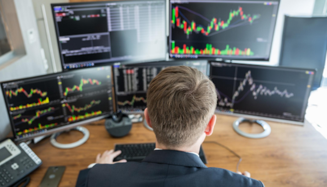 Why Do Traders Use Multiple Screens? – 5 Reasons