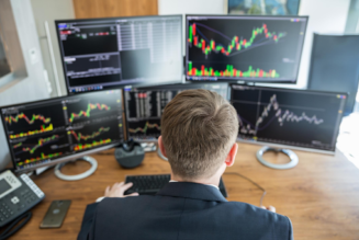 Why Do Traders Use Multiple Screens? – 5 Reasons