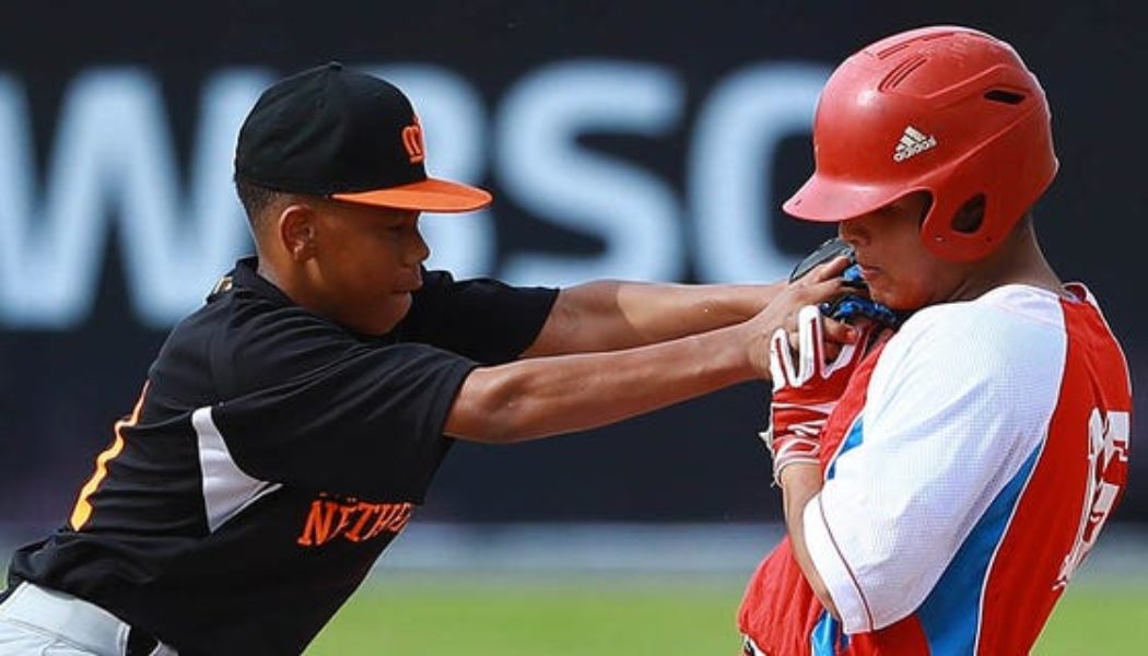 Mississippi State pitcher Jurrangelo Cijntje goes viral for ambidextrous talent - Fox News